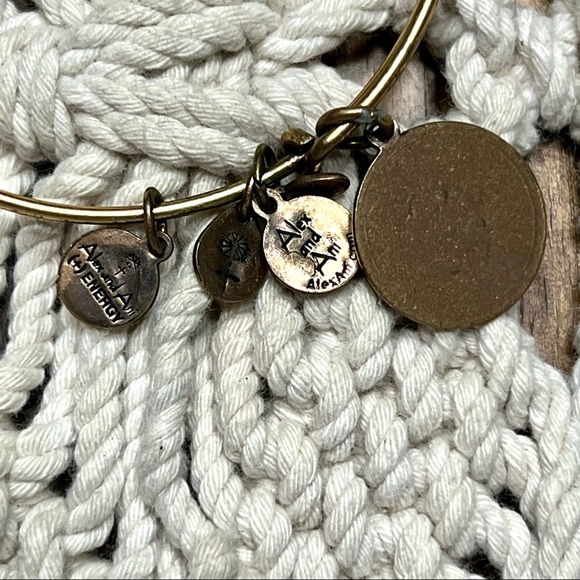 Alex and Ani | Retired Initial “Q” Bracelet #342 - Picture 5 of 5